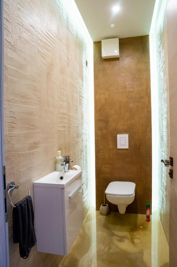 Dream Apartman 2 With Free Parking Gyor Ngoại thất bức ảnh